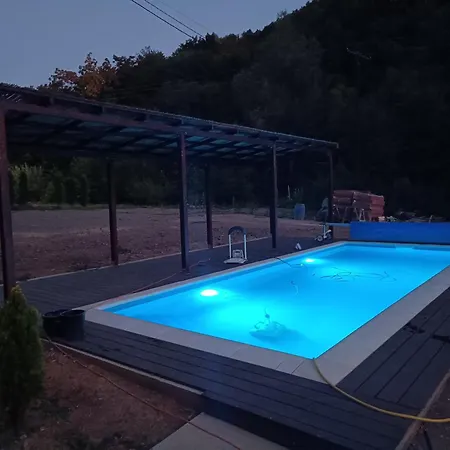 Milica 1 Mezdrejska 87 Vila *